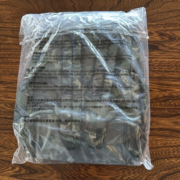 Lug Hatchback 3, Camp Green, NWT - Picture 4 of 10